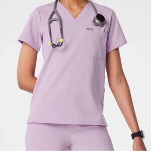 •FIGS• Catarina One-Pocket Scrub Top PO# 2487 Lavender Dew